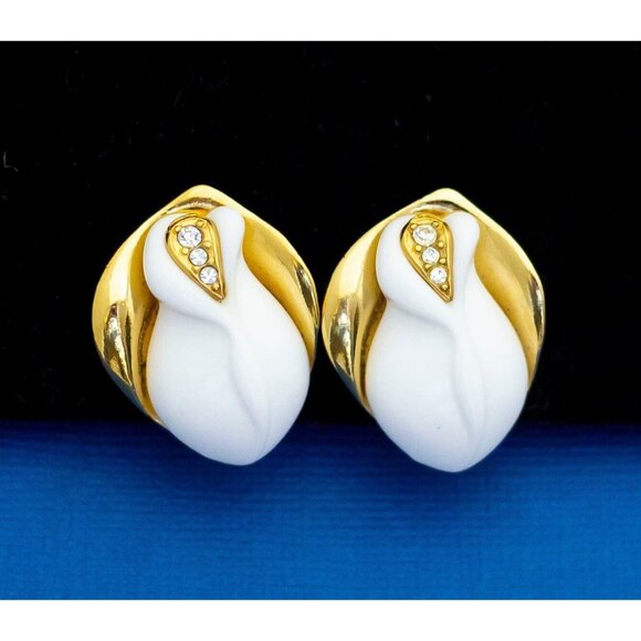 Vintage White Faux Pearl Gold Tone Victorian Clip On Earrings - D37 - Picture 1 of 3